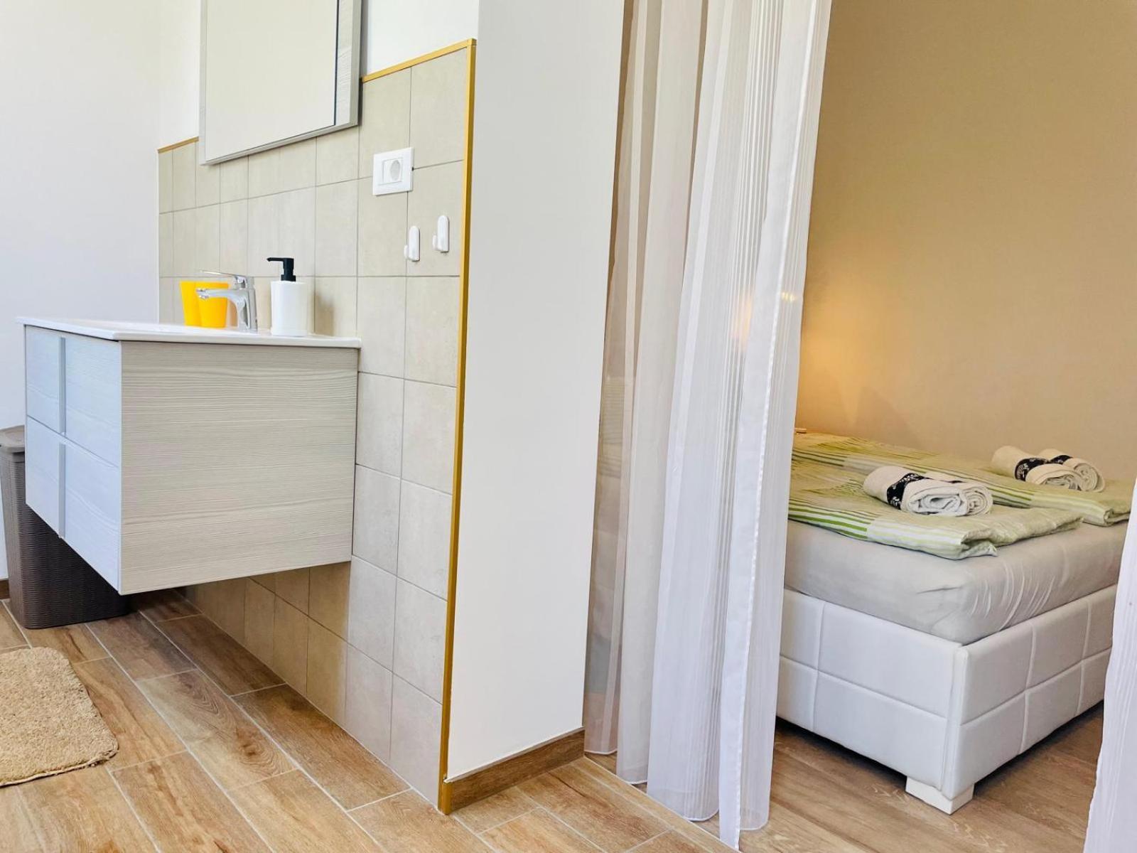 Boutique Apartment With Private Pool For Your Exclusive Use Новиград Экстерьер фото